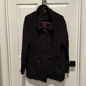 Thin jacket.  No longing. Great for fall/soring.